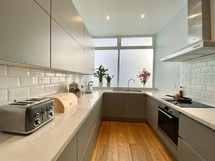 2Bdr Modern Apartment In Hammersmith West Londra Esterno foto